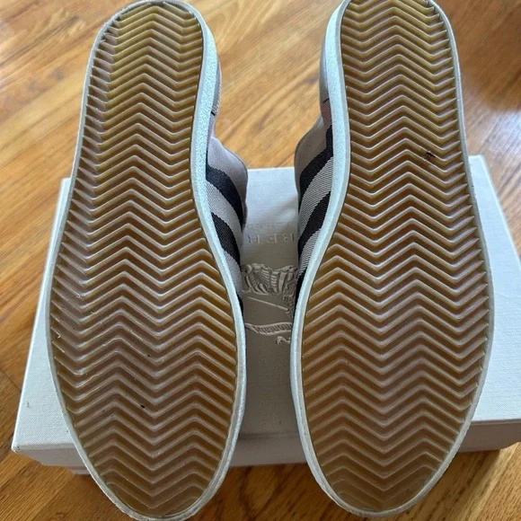 {Burberry} Low top Leather and Canvas Sneakers New with box - Picture 4 of 8